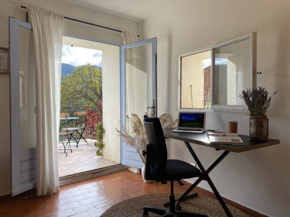 télétravail-Provence-la-bastidonne-e1601918536861